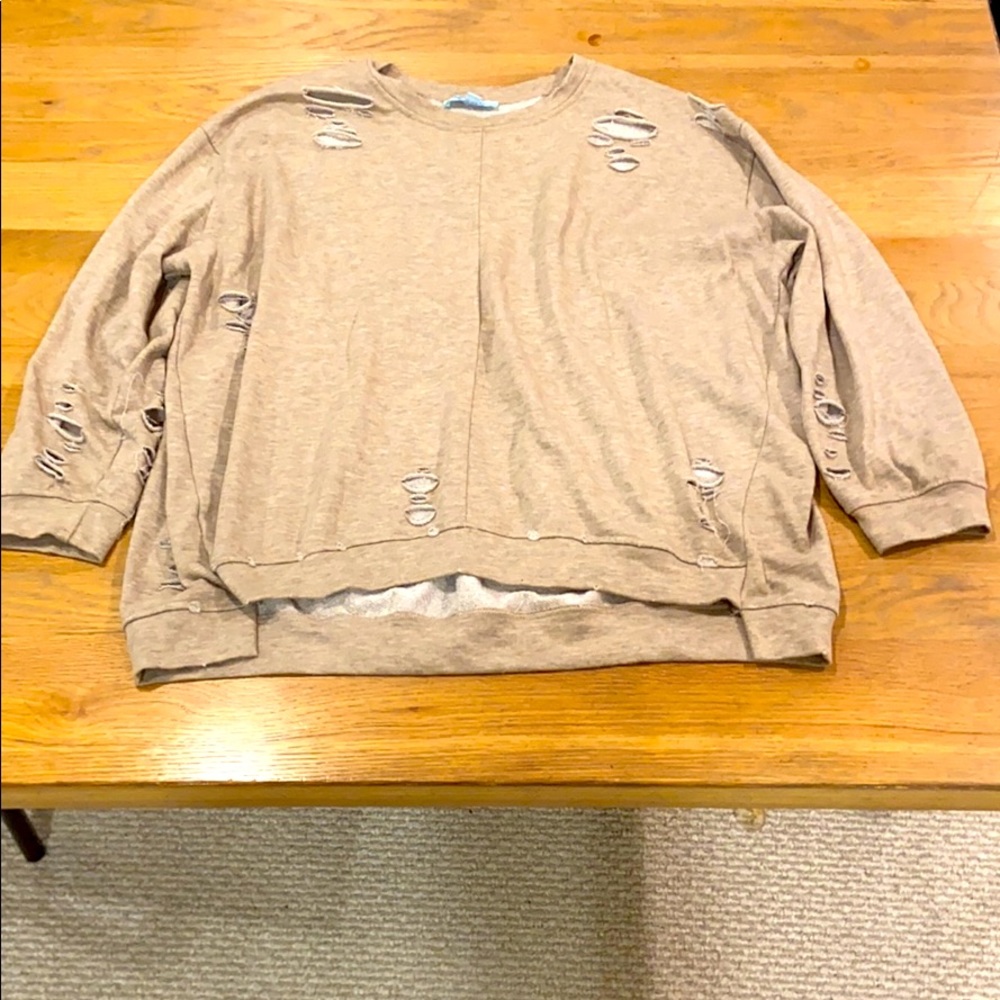Sweatshirt with cute accents